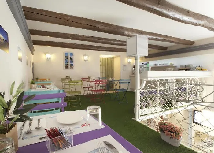 La Piazzetta Pensión 4*